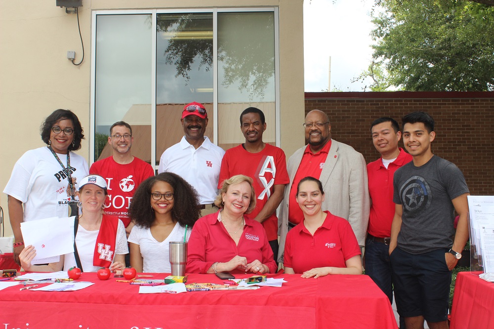 community fair volunteer team